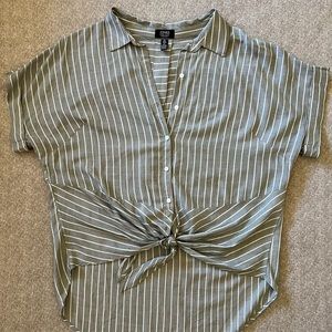Short sleeve button up